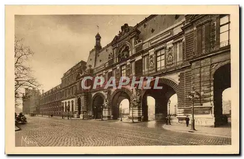 Paris Cartes postales Les guichets du Louvre pres de la Seine