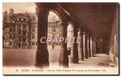 Blois Cartes postales Le chateau Vue sur l&#39aile francois 1er a travers les colonnades