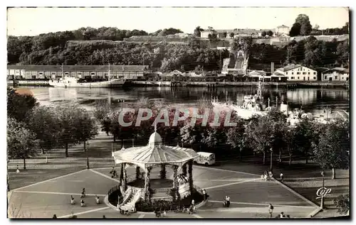 Cartes postales Bayonne Le square l&#39adour et la citadelle