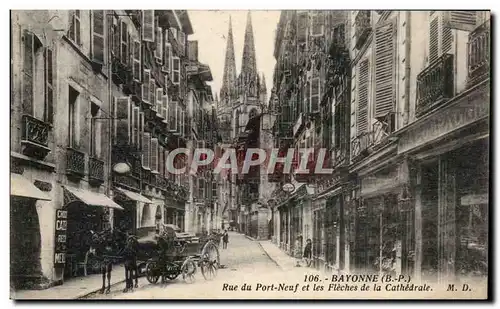 Bayonne Ansichtskarte AK Rue du port Neuf et les fleches de la cathedrale