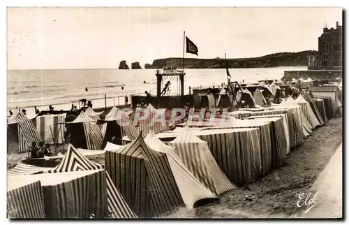 Ansichtskarte AK Hendaye La plage et les deux jumeaux