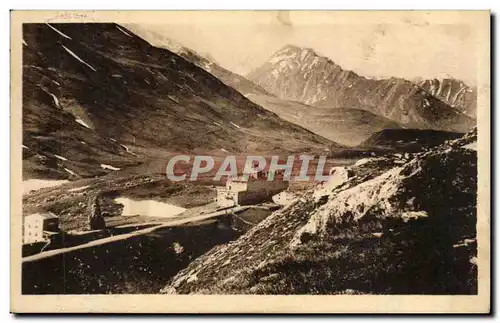 Cartes postales Col du petit St Bernard Le chalet francais et le monument L&#39hospice italien et le Mont Beriot