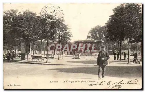 Ansichtskarte AK Byonne Le kiosque et la place d&#39armes