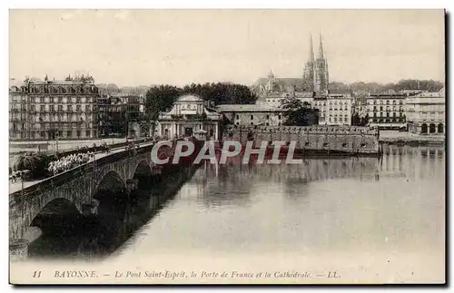 Ansichtskarte AK Bayonne Le pont St Esprit la porte de France et la cathedrale