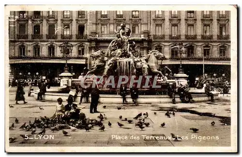 Cartes postales Bordeaux Place des Terreaux Les pigeons