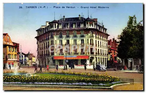 Ansichtskarte AK Tarbes Place de Verdun Grand hotel moderne