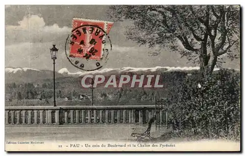 Pau Cartes postales Un coin du boulevard et la chaine des Pyrenees