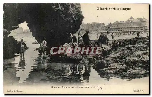 Ansichtskarte AK Biarritz Sous le rocher de l&#39artillerie Peche