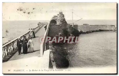 Cartes postales Biarritz Le rocher de la vierge et la passerelle ( pretre priest )