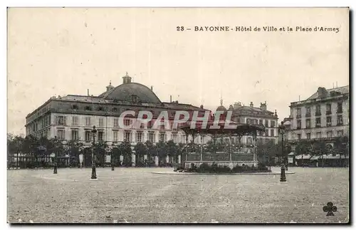 Cartes postales Bayonne Hotel de ville et la place d&#39armes