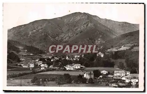 Cartes postales moderne St Etienne de Baigorry Vue generale l&#39eglise et le chateau d&#39Echaux