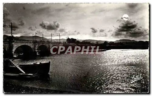 Cartes postales Hendaye Frontiere franco Espagnole La Bidassoa et le pont international au clair de lune