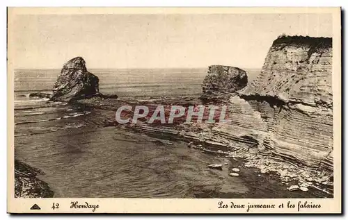 Ansichtskarte AK Hendaye Les deux jumeaux et les falaises