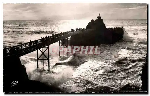 Cartes postales moderne Biarritz Le rocher de la vierge par gros temps