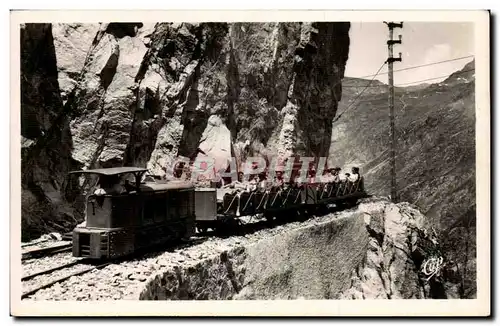 Ansichtskarte AK Artouste Le petit train a la corniche de l&#39abime