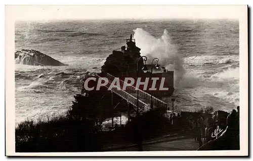 Cartes postales Biarritz Tempete au rocher de la vierge