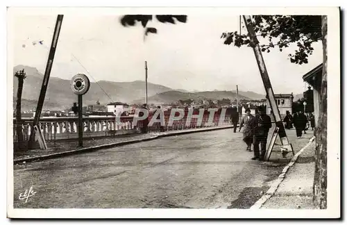 Ansichtskarte AK Hendaye Le pont international Douanes