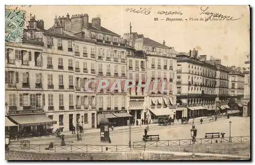 Ansichtskarte AK Bayonne Place de la liberte Brasserie Schmidt