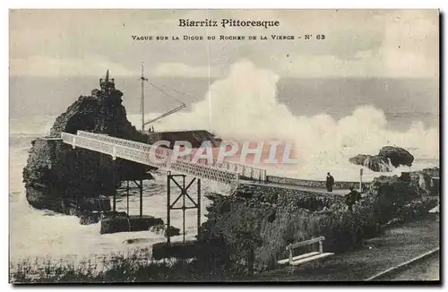 Cartes postales Biarritz Vague sur la digue du rocher de la vierge