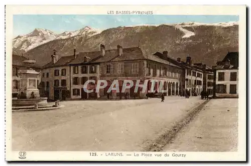 Cartes postales Laruns La place vue du Gourzy