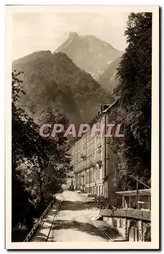 Cartes postales moderne Eaux Bonnes Place Darralde Hotel des Princes et le Pic du GEr