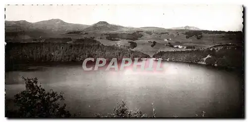 Cartes postales moderne Auvergne Le lac Pavin La chaine des Monts Dore Sancy