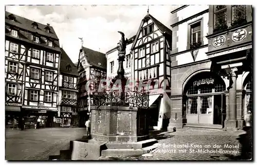 Cartes postales moderne Bernkastel Kues an der Mosel Markplatz mit St Michael Brunnen