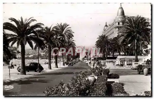 Cartes postales moderne Cannes Le boulevard de la Croisette Le Carlton et le palais du festival