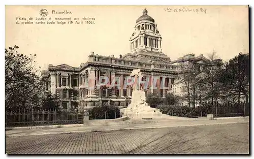 Cartes postales Bruxelles Palais de justice et monument aux victimes du premier navire ecole belge (19 avril 190