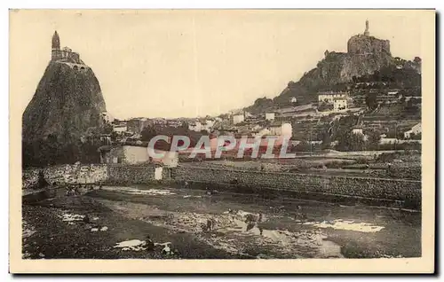 Cartes postales Le Puy vue sur Aiguilhe et le rocher Corneille