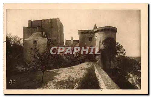 Loches Ansichtskarte AK Le donjon l&#39entree et la cour Louis XI