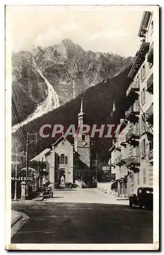 Cartes postales Chamonix La place de l&#39eglise et le Brevent