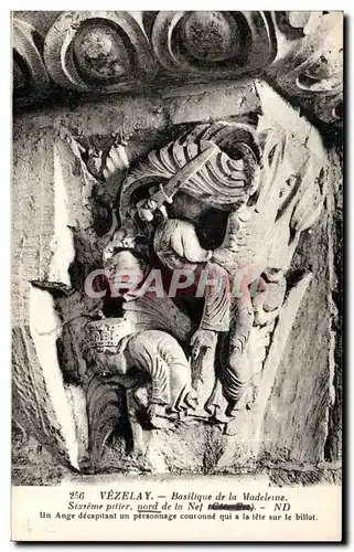 Cartes postales Vezelay Basilique de la Madeleine Chapiteau Un ange decapitant un personnage qui a la tete sur l