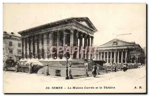 Nimes - La Maison Carree et le Theatre Ansichtskarte AK