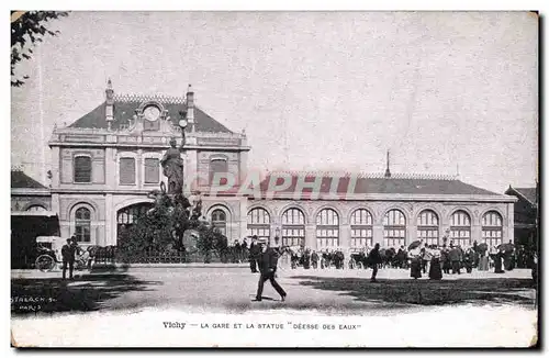 Vichy - La Gare et la Statue Deesse des Eaux - Cartes postales