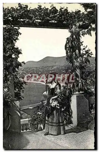 Cartes postales Entre les Pergolas Costume du pays ( folklore )