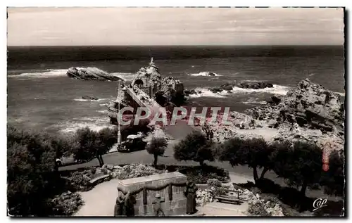 Cartes postales moderne Biarritz Le rocher de la vierge et monument aux morts