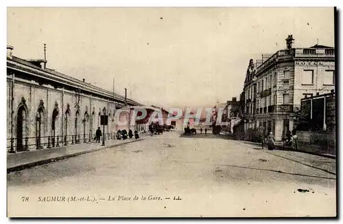 Cartes postales Saumur La place de la gare