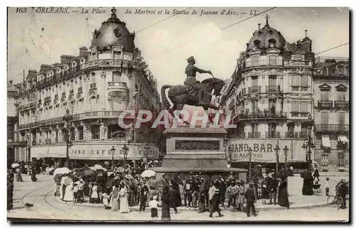 Cartes postales Orleans La place du Martroi et la statue de Jeanne d&#39arc