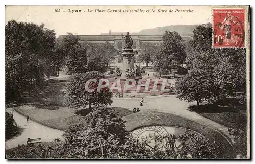 Lyon Cartes postales La place Carnot et la gare de Perrache