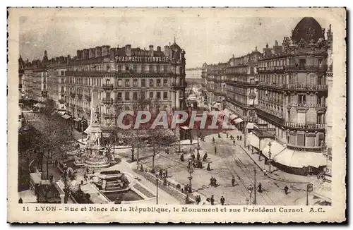 Lyon Cartes postales Rue et place de la Republique le Monument et Rue President Carnot