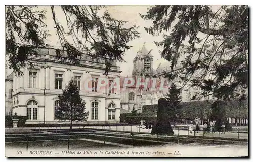 Cartes postales Bourges Hotel de ville et la cathedrale a travers les arbres