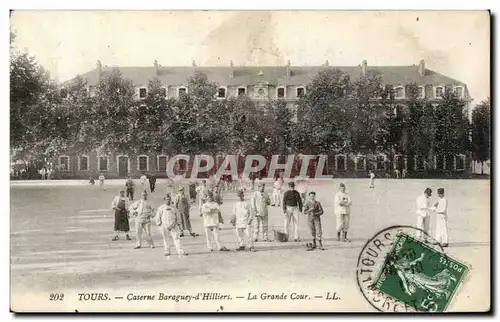 Ansichtskarte AK Tours Caserne Baraguey d&#39Hilliers La grande cour Militaria