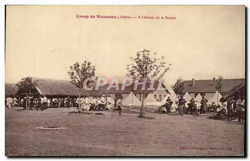 Ansichtskarte AK Camp de Sissonne A l&#39heure de la soupe Militaria