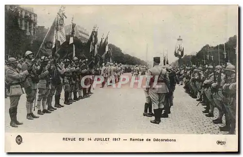 Cartes postales Paris Revue du 14 juillet 1917 Poilus Remise des decorations Militaria