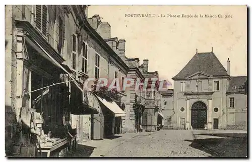 Cartes postales Fontevrault La place et entree de la maison centrale