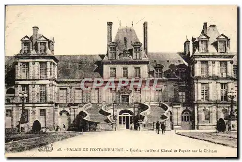 Ansichtskarte AK palais de Fontainebleau Escalier de fer a cheval et facade sur le chateau