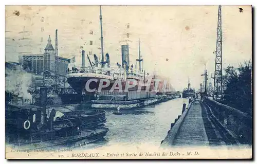 Cartes postales Bordeaux Entree et sortie de navires des docks bateaux