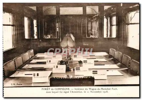 Ansichtskarte AK Foret de Compiegne Interieur du wagon du marechal Foch dans lequel fut signe l&#39armistice ( Ma