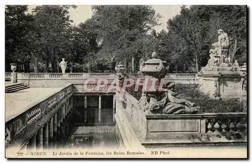 Ansichtskarte AK Nimes Le jardin de la fontaine les bains romains